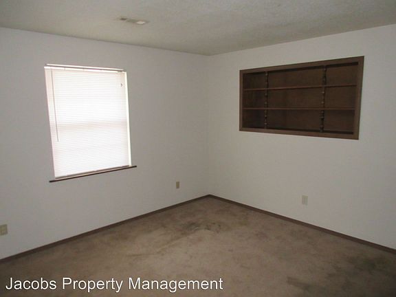 2nd image of 420 NE Park Ln APT D