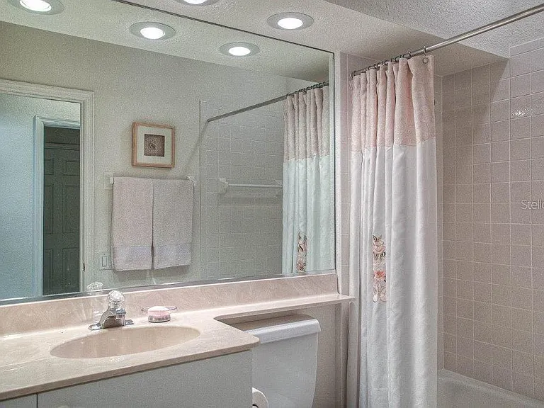 7101 Victoria Cir — Photo 18