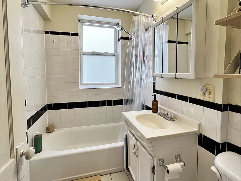 5-7 Craigie Cir #43 — Photo 6