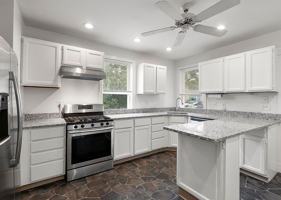 1st image of 27 Dix St #1