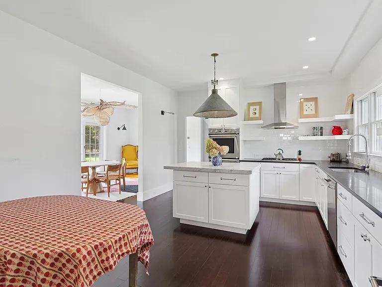 18 Dickerson Dr — Photo 7