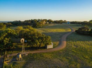 1116 Old Post Oak Rd, Johnson City, TX 78636