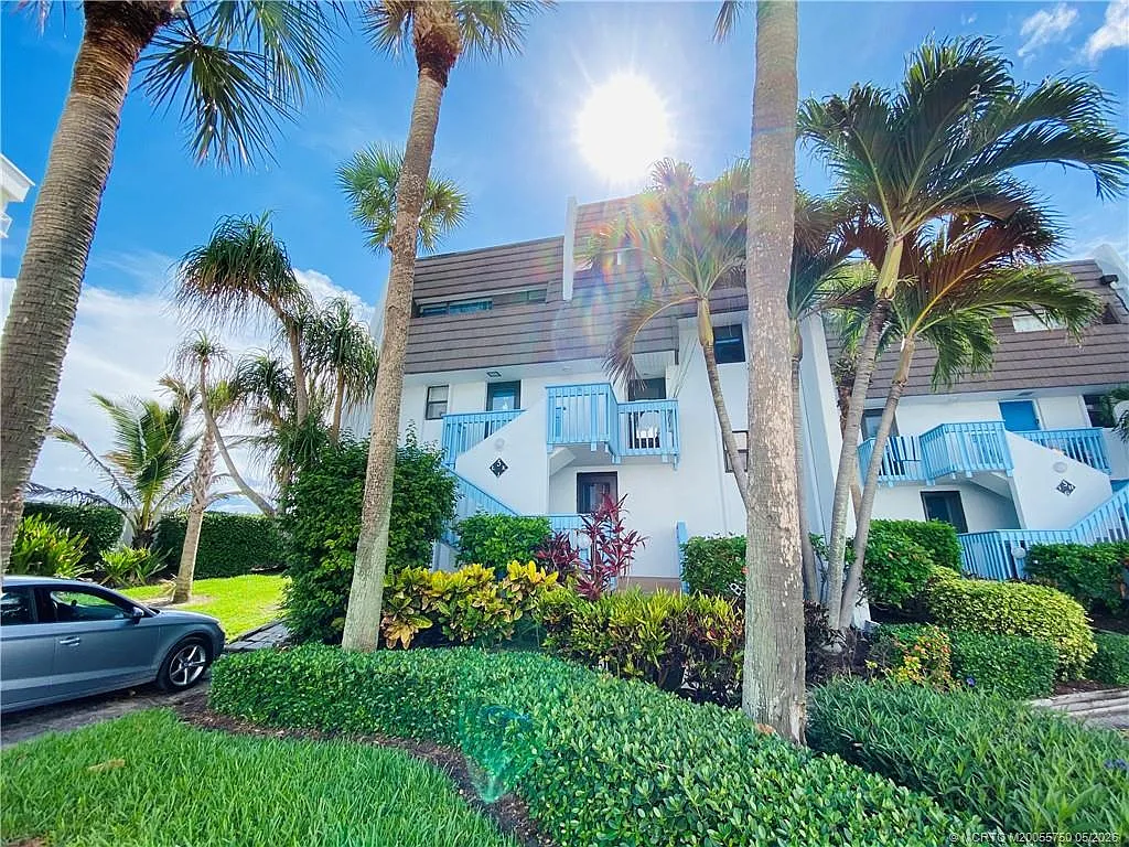 2 bed, 2.5 bath, 1394 sqft, $2,600 — Photo 1