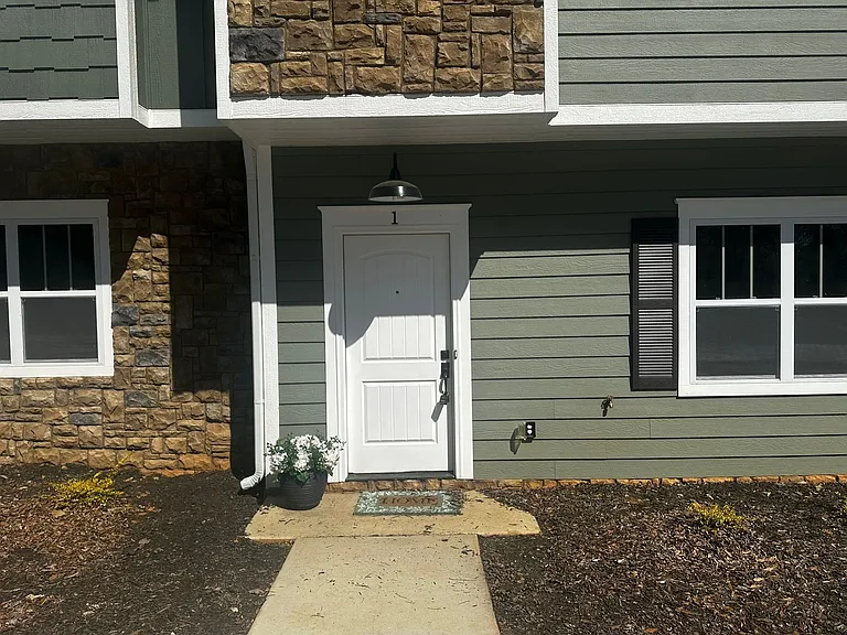 1223 S Main St — Photo 15