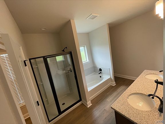 5th image of 106 Marie Claire Dr