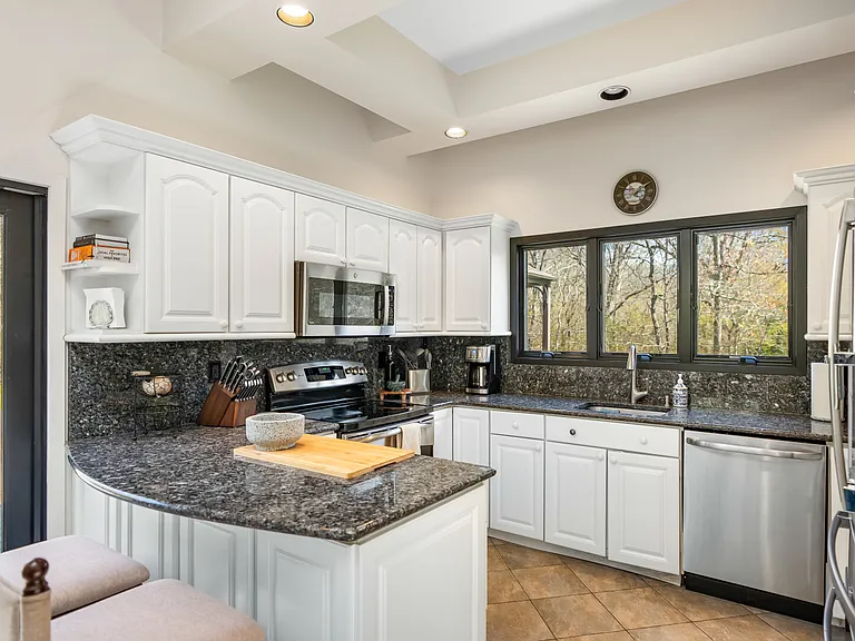 37 Bay Woods Dr — Photo 11