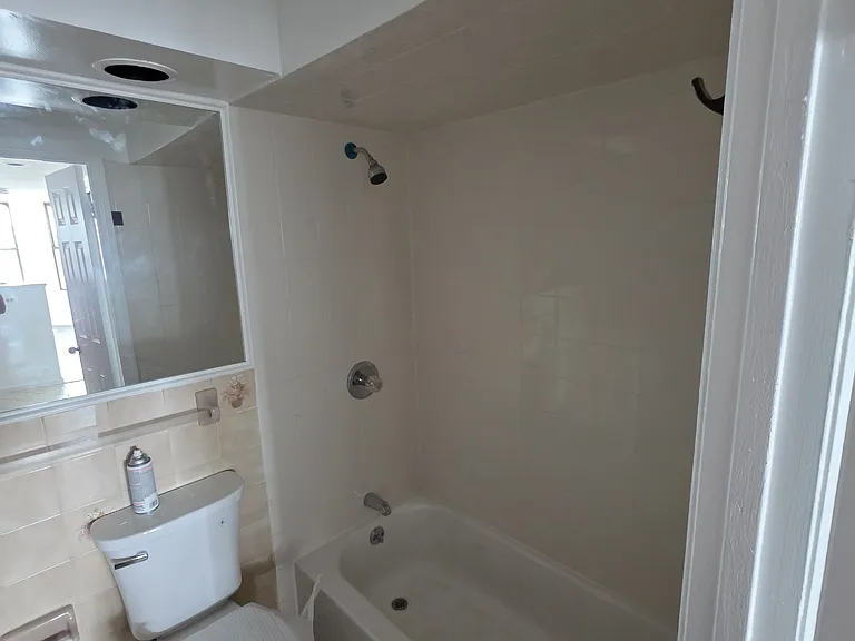 222 48th St #3 — Photo 8