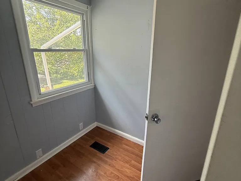 118 S Crysler Ave — Photo 9