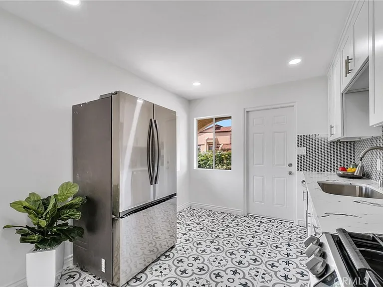 2305 Sesmas St — Photo 12