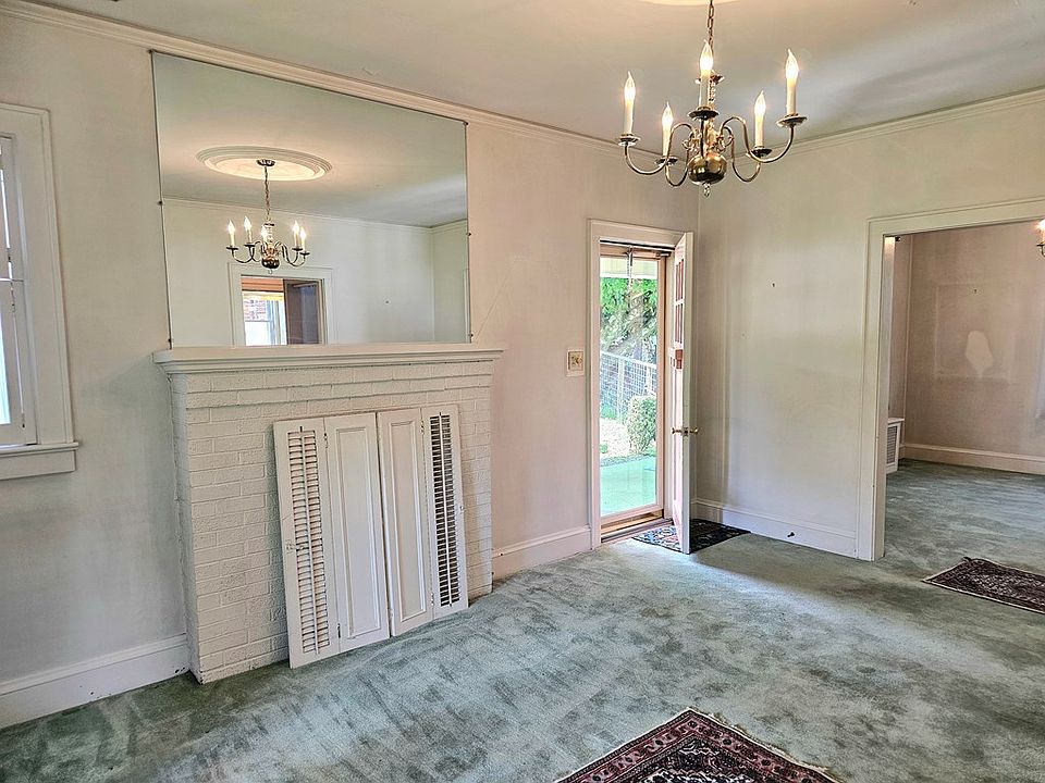 13th image of 270 Riverside Dr