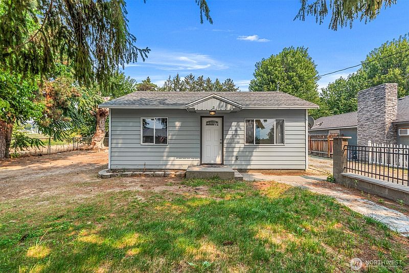 4th image of 857 N Devon Avenue