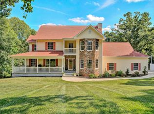 419 Willowood Dr, Vinton, VA 24179