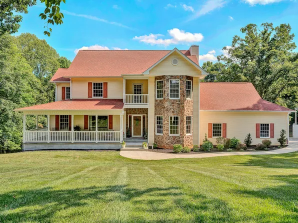 419 Willowood Dr, Vinton, VA 24179
