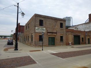 898 Jackson St, Dubuque, IA 52001