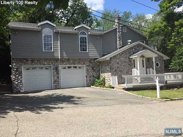 2nd image of 40 Currie Ave