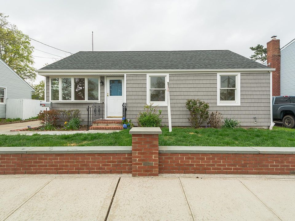 1st image of 742 Stewart Ave