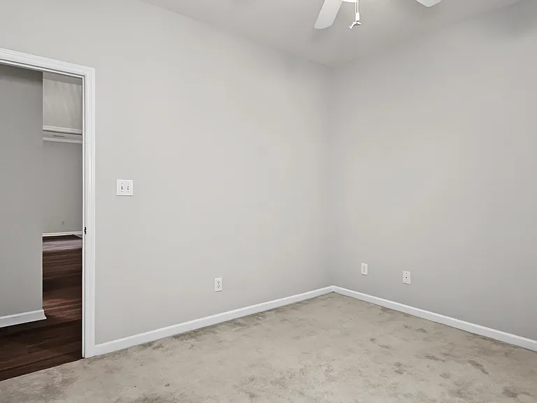 141 Canterbury Dr — Photo 26