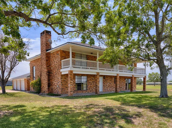 2745 Holub Rd, Schulenburg, TX 78956