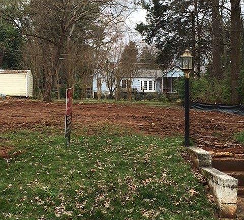 3rd image of 1306 Lowell Dr SE