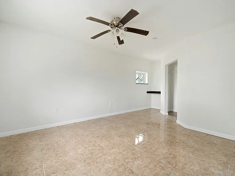 215 S 11th St #1 — Photo 7