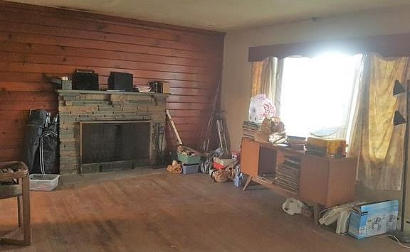 Living room with fireplace