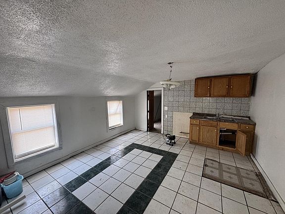 4th image of 1146 Grand AVENUE
