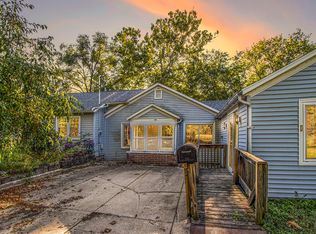 894 Riverview Dr, Plainwell, MI 49080