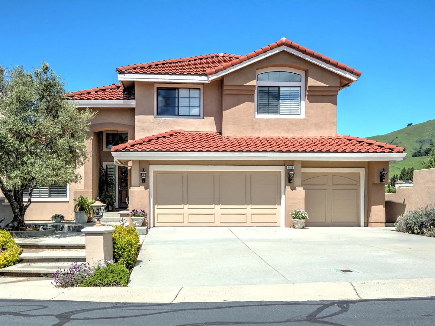 1819 Pinehurst Ct photo 1