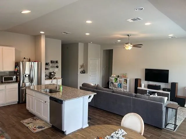 3704 Allegiance Ave — Photo 12