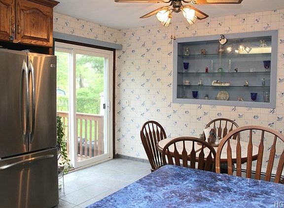 3rd image of 2872 Meadowcrest Dr