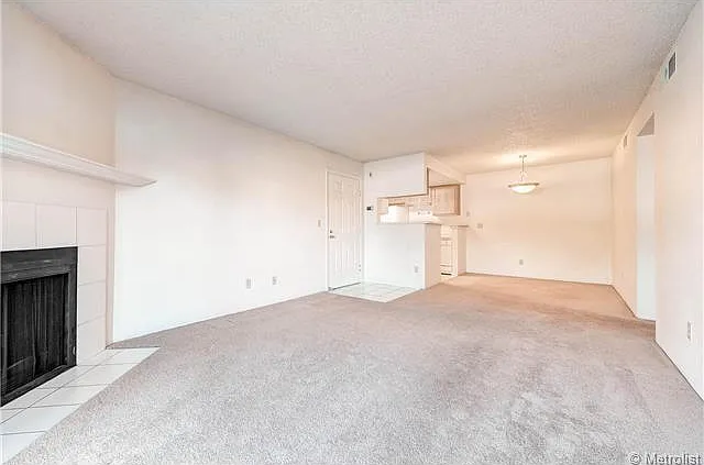 2 bed, 981 sqft, $1,650 — Photo 3