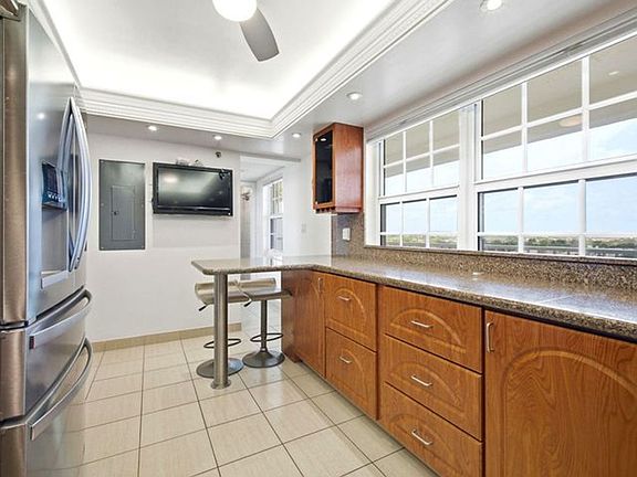 3rd image of 3507 Oaks Way APT 911
