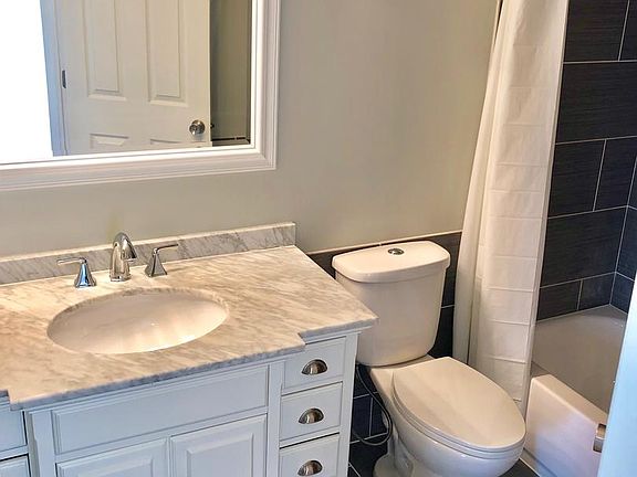 4th image of 813 Essex Cir