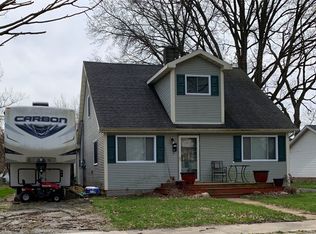407 W Market St, De Land, IL 61842