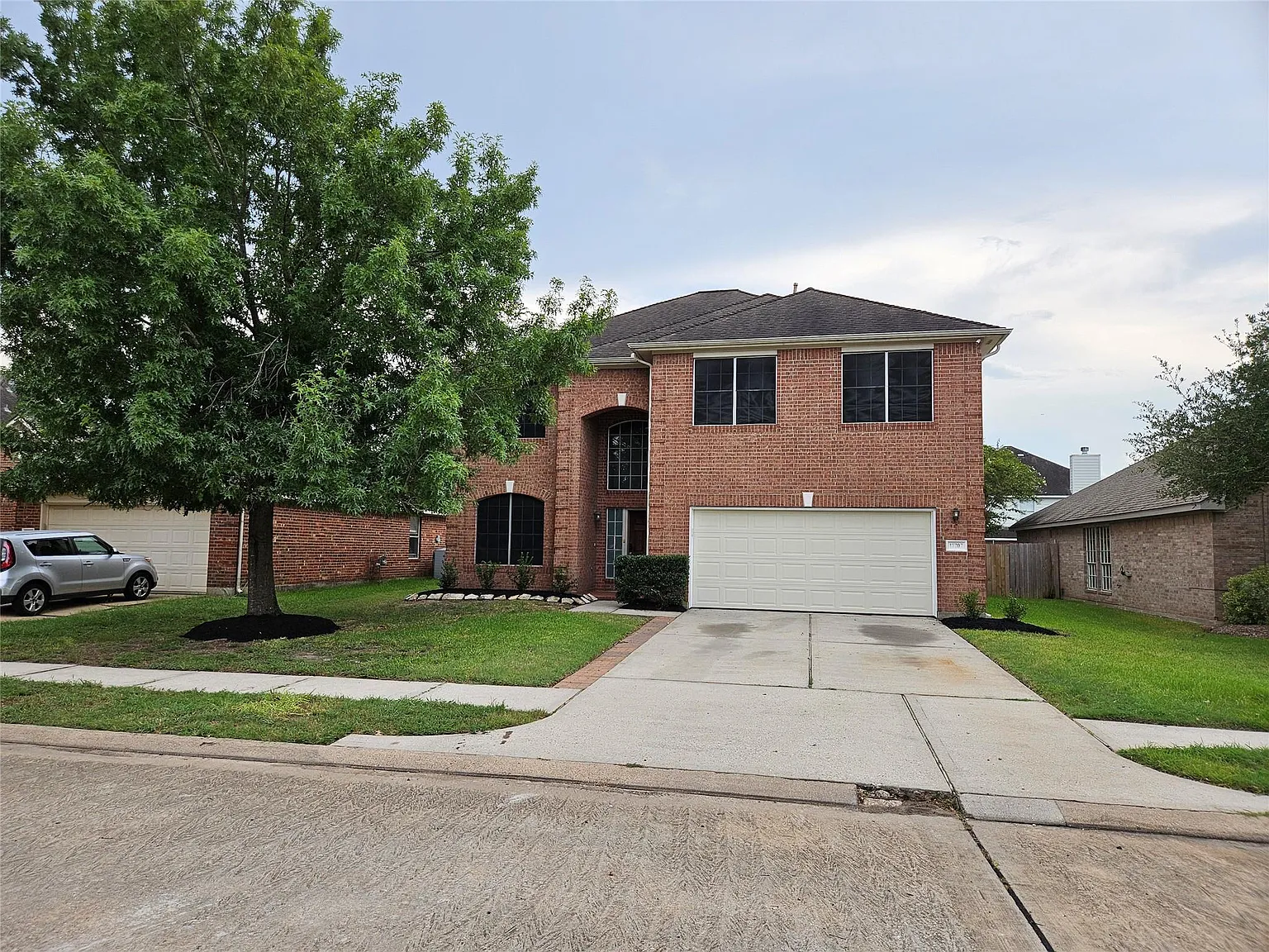 4 bed, 2.5 bath, 2560 sqft, $2,500 — Photo 1
