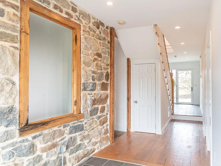 2519 Northwood Ave — Photo 32