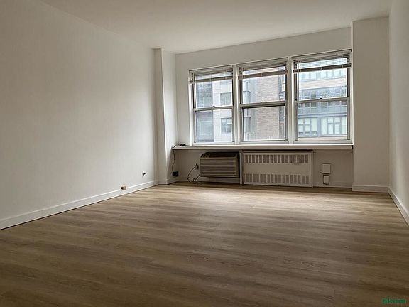 5th image of 155 E 38th St APT 14D