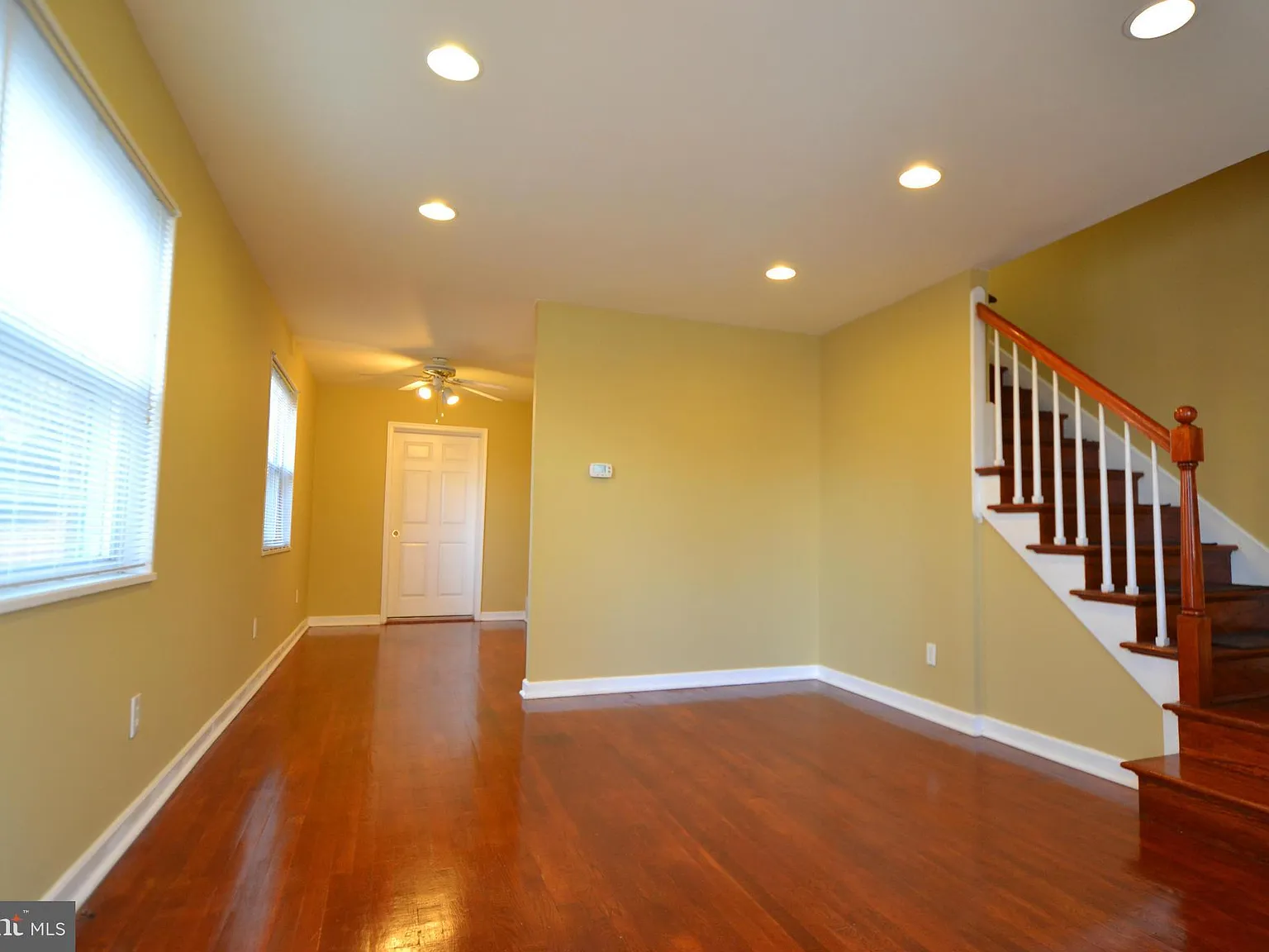 3 bed, 3.0 bath, 1968 sqft, $2,900 — Photo 3
