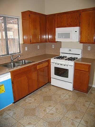2nd image of 273 Momento Ave