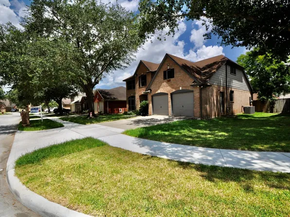 8819 Hedgestone Ct, La Porte, TX 77571