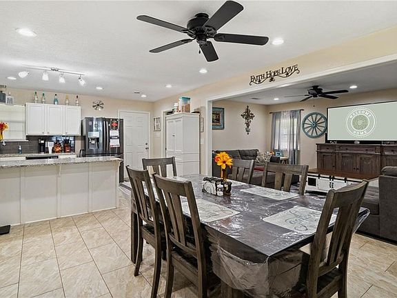 2nd image of 806 Cypress Ln