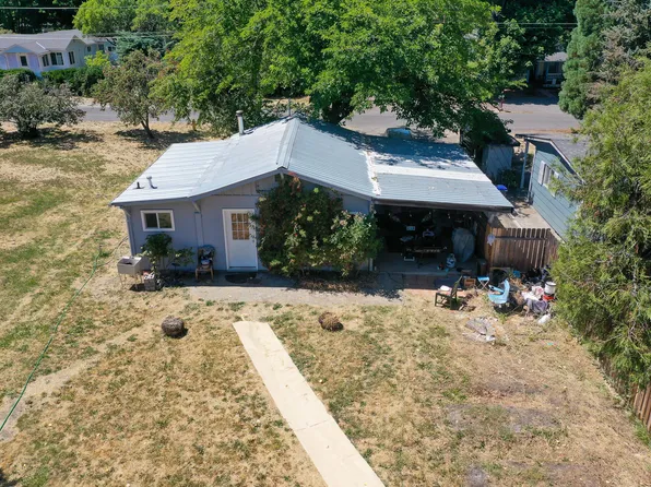 309 S 1st St, Talent, OR 97540