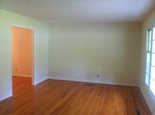 1100 Willow Dr, Chapel Hill, NC 27517