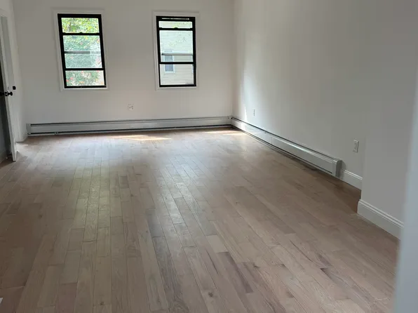 125 Ainslie Street image 1 of 6