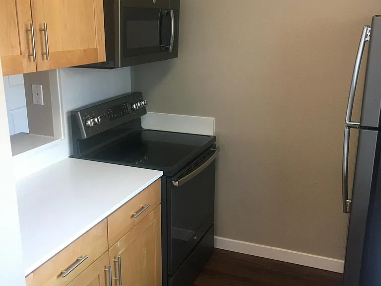 Capitol Steps Apartments & Furnished Suites — Photo 38