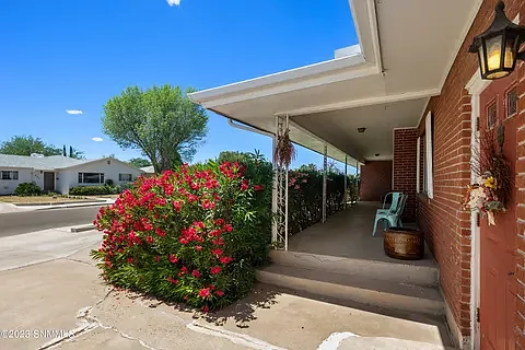 4 bed, 3200 sqft, $2,500 — Photo 2