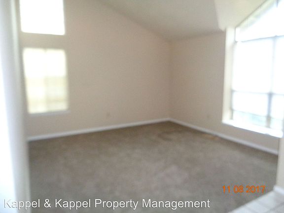 2nd image of 854 Vintage Ave