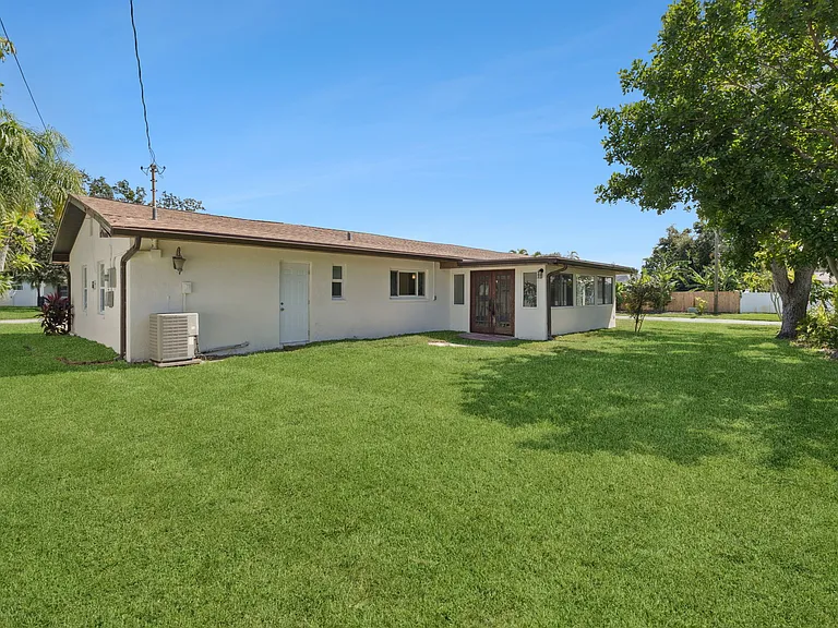 2335 Tropical Shores Dr SE — Photo 19