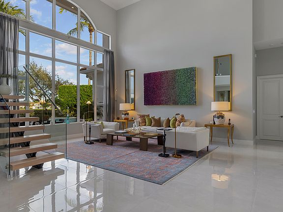 4th image of 626 Hermitage Circle
