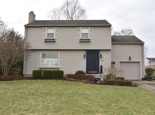 2480 Skywae Dr, Youngstown, OH
